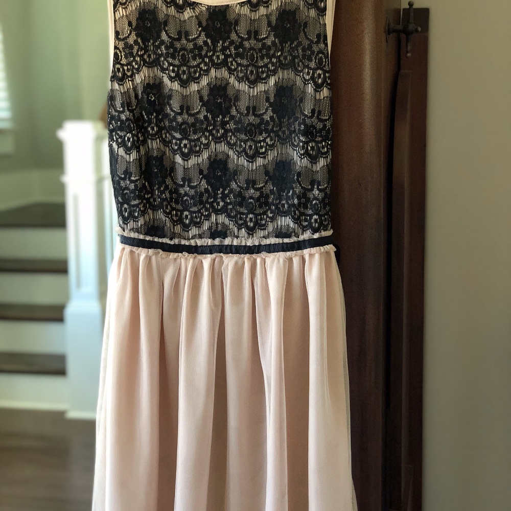 MOON Sleeveless Lace Dress with Tulle Skirt